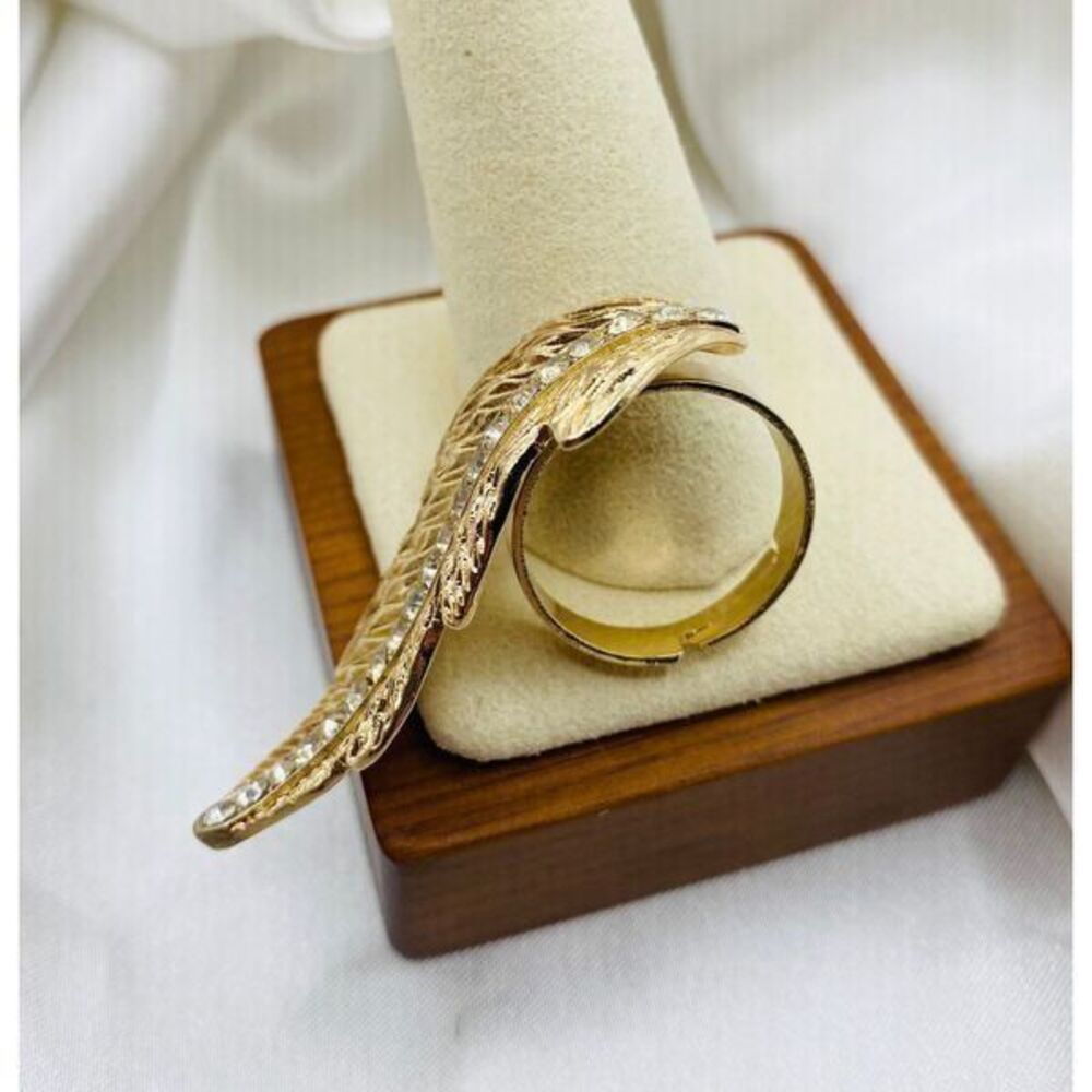 Vintage gold Tone Rhinestone Feather bold statement ring - Picture 5 of 6